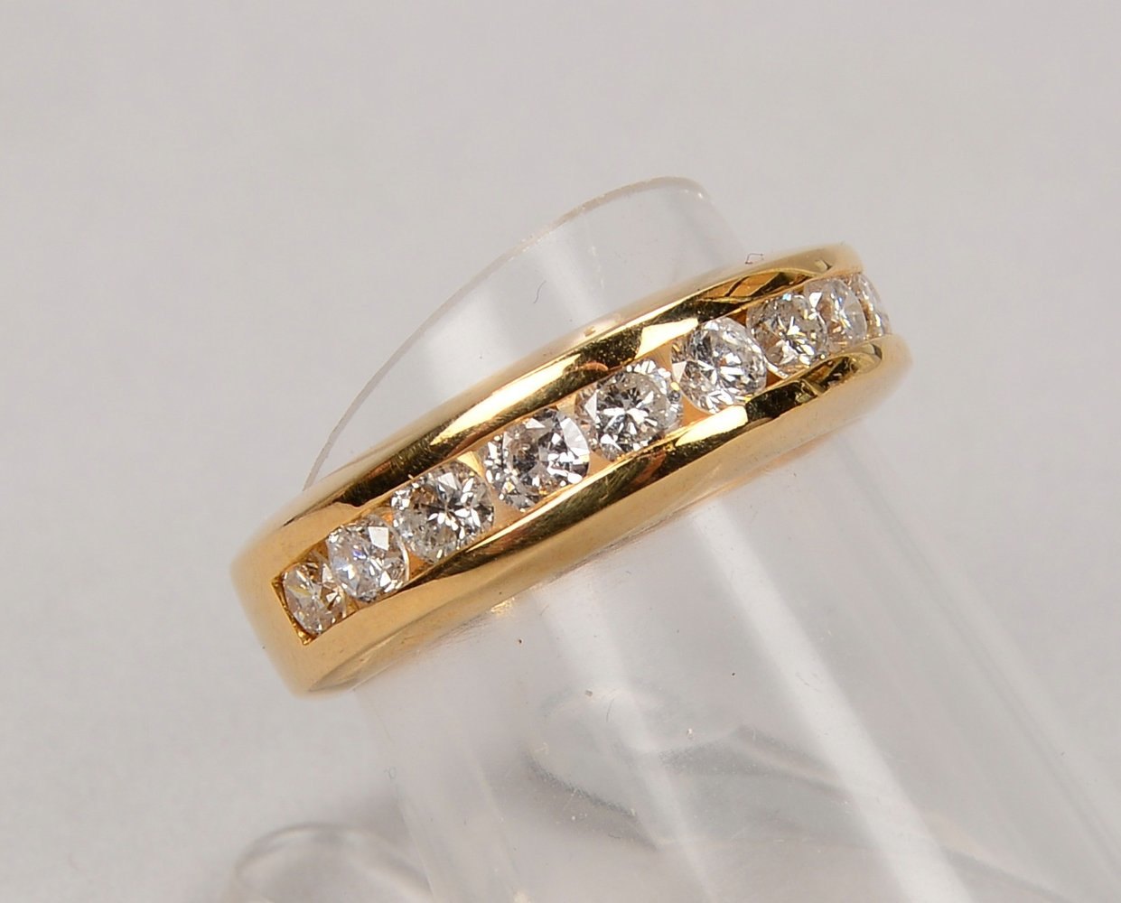 Bandring, 585 GG (gest.), mit 10x Brill./zus. ca. 0,70 ct, 'Weiß - Vsi'; RG 54, Gew. 6 g