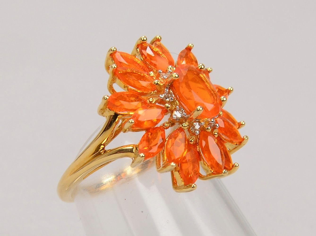 Bandring, 585 GG (gest.), figürl. RK ('Blüte') mit 17x Mandarin-Citrinen(?); RG 51, Gew. 4,40 g