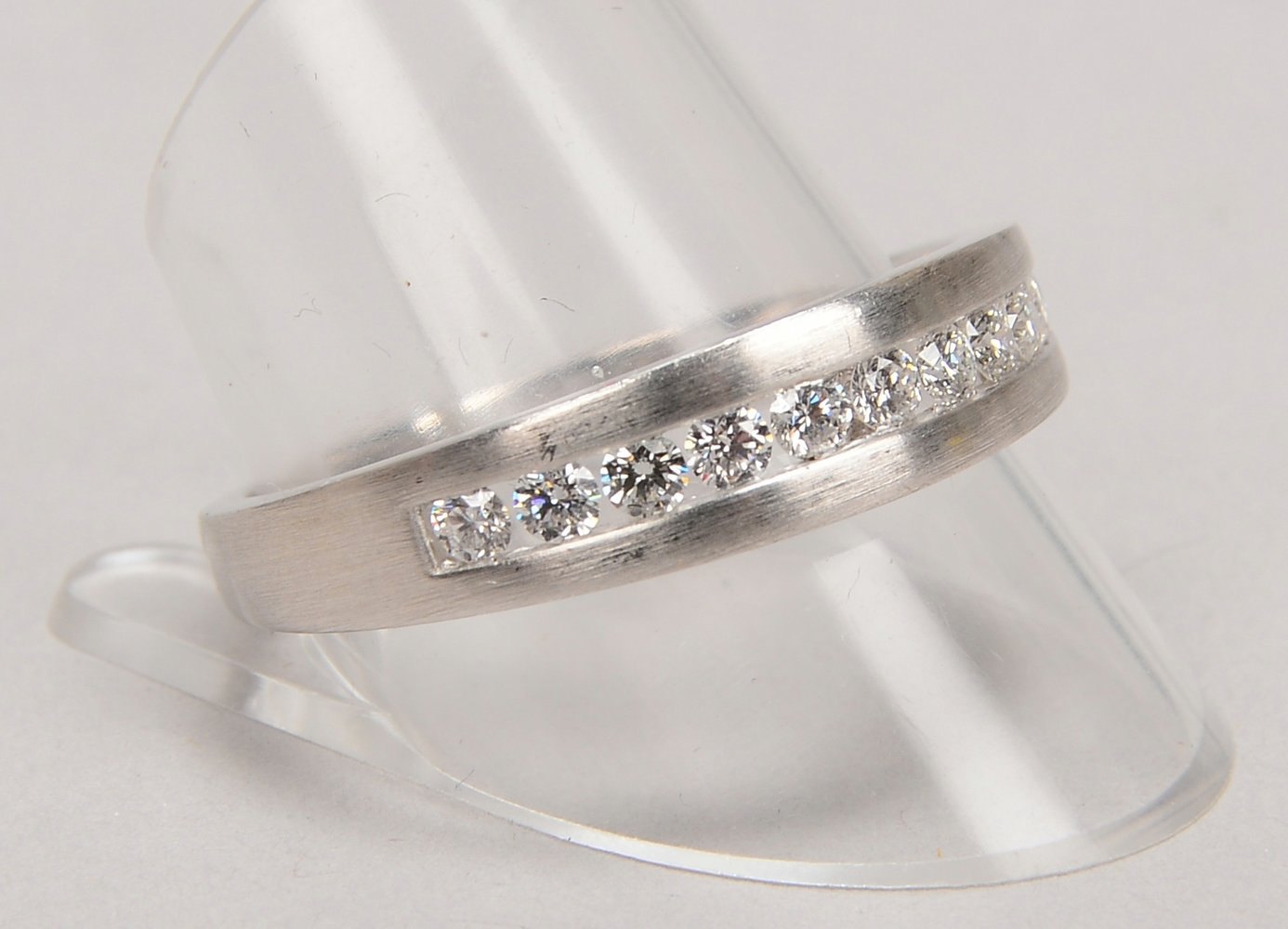 Herrenring, 950 Platin (gest.), mit 11x kl. Brillanten/zusammen ca. 0,40 ct; RG 68, Gew. 7,30 g