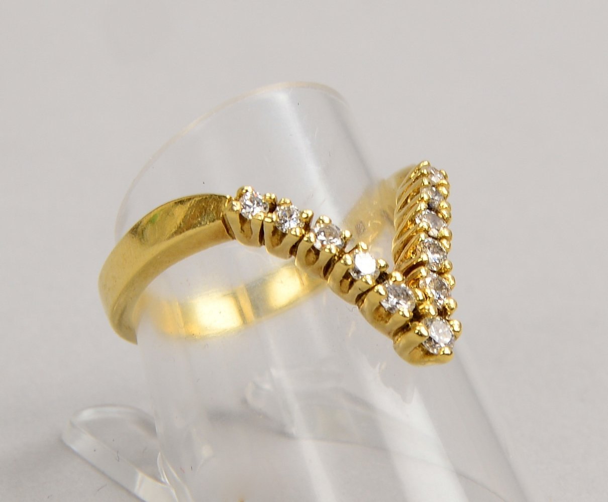 Ring, 585 GG (gest.), mit 11-fachem Brillantbesatz/ca. 0,34 ct; RG 54, Gew. 4,20 g