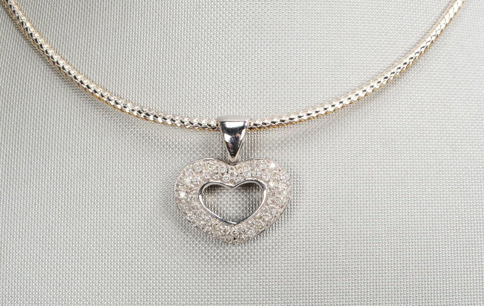 Collier, 585 GG/WG (gest.), mit 50x kl. Brill./ca. 0,45 ct; Gew. Kette 3,45 g/Anh. 5,60 g
