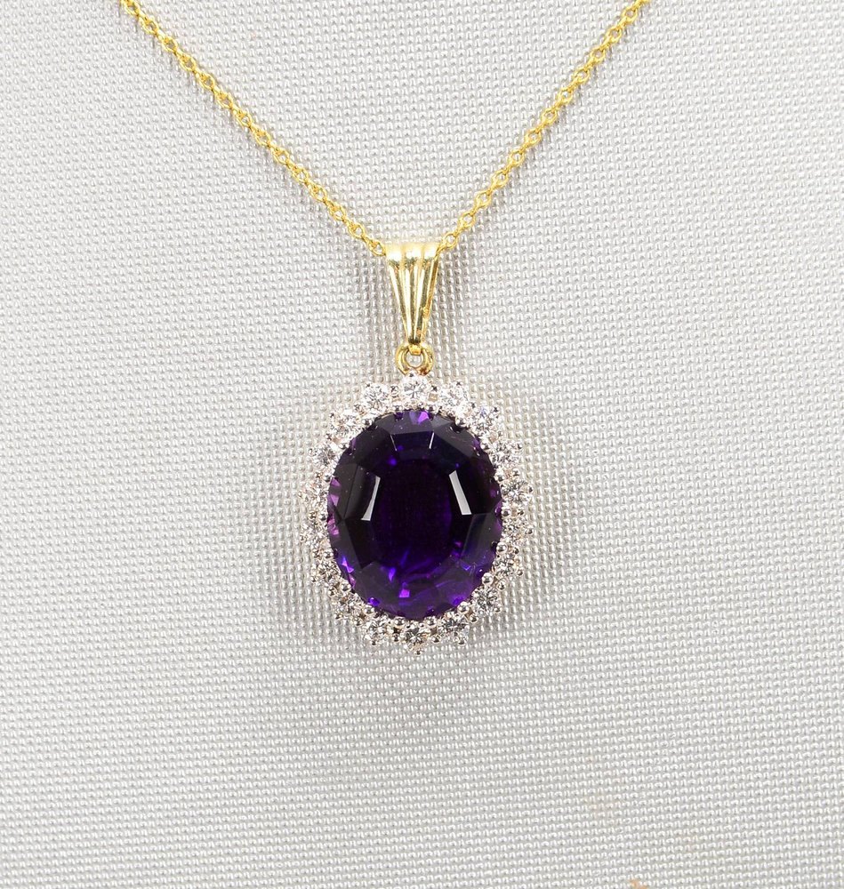 Halskette, 585 GG/WG (gest.), Anh. mit fac. Amethyst/ca. 7,0 ct, und Brill./ca. 0,90 ct