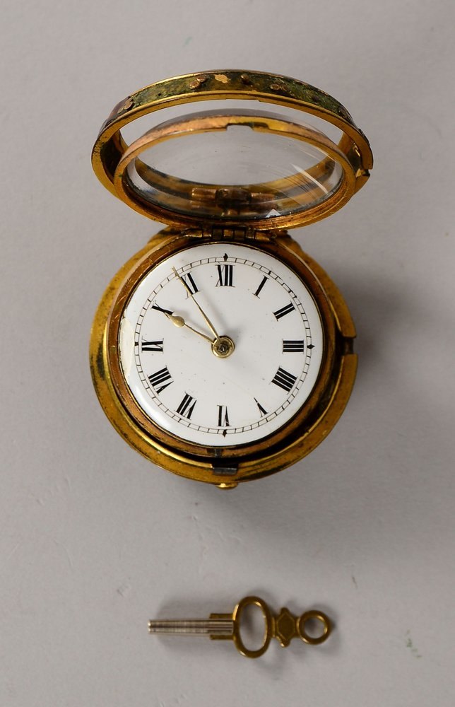 Spindeltaschenuhr, Metall-/Schildpatt-Gehäuse, röm. Ziffern - ungeprüft; Ø 4 cm