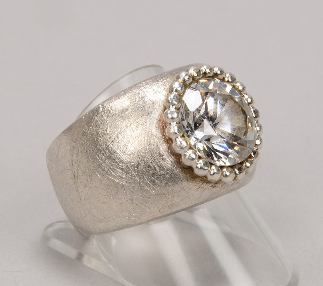 Designer-Ring, Silber, besetzt mit einzelnem Bergkristall; RG 61, Gew. 27,50 g
