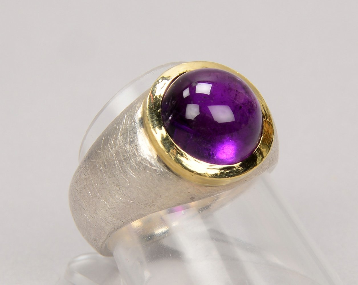 Designer-Ring, Silber/Gold, mit Amethyst-Cabochon; RG 57, Gew. 13,50 g