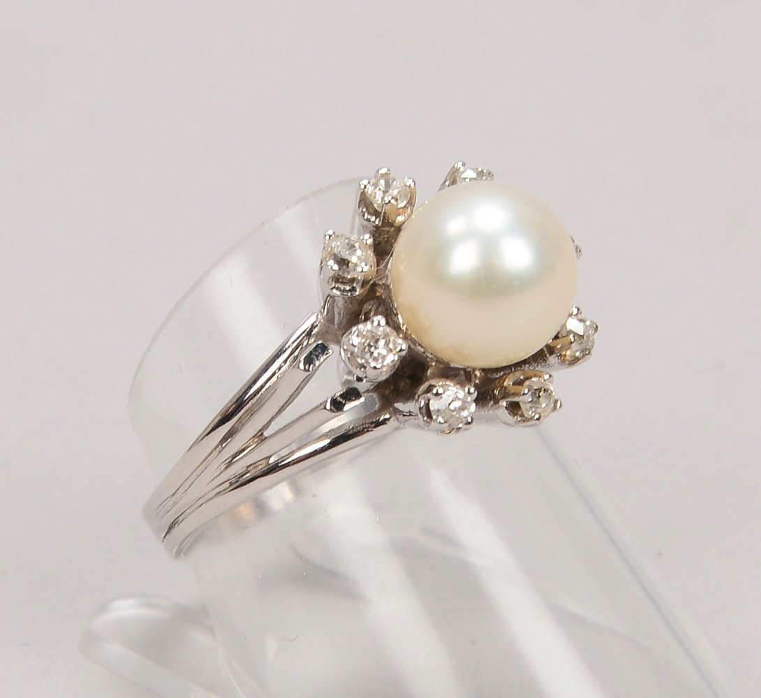 Ring, 750 WG (gepr.), besetzt mit einzelner Perle und Diam.; RG 57, Gew. 6 g