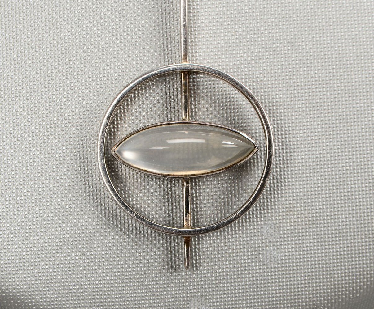 Designer-Collier, Silber, Anhänger mit Mondstein-Cabochon; Länge Anh. 6 cm, Gew. 19,50 g