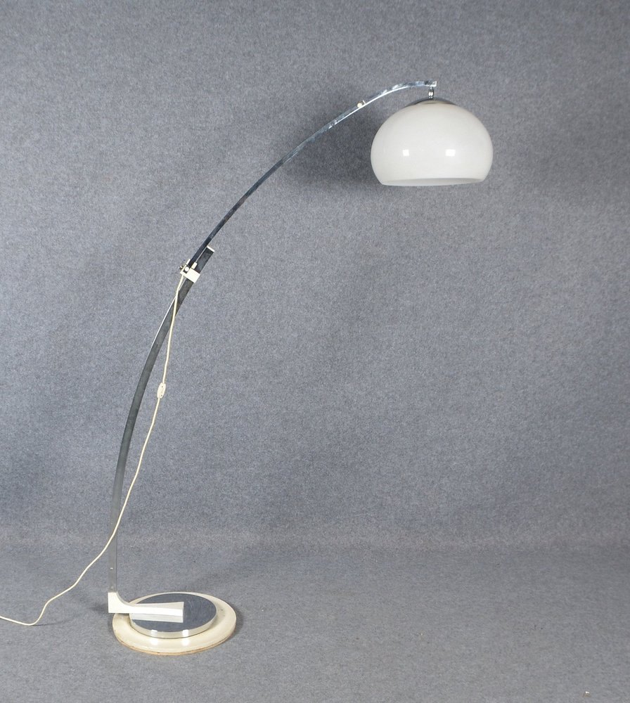 Sölken, Bogenlampe, gebogenes Stahlgestell/verchr., weißer Kunststoffschirm