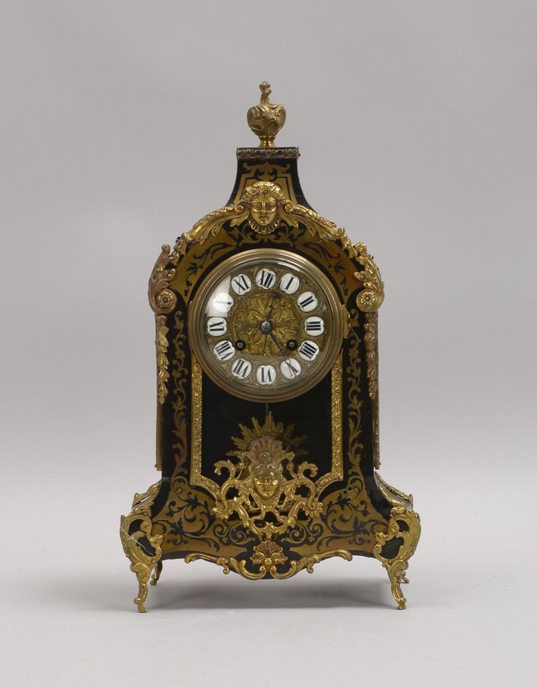 Kaminuhr/Salonuhr, Holz, mit Einlegearbeiten/Bronze-Appl., wohl frz. Werk, Schlag auf Glocke