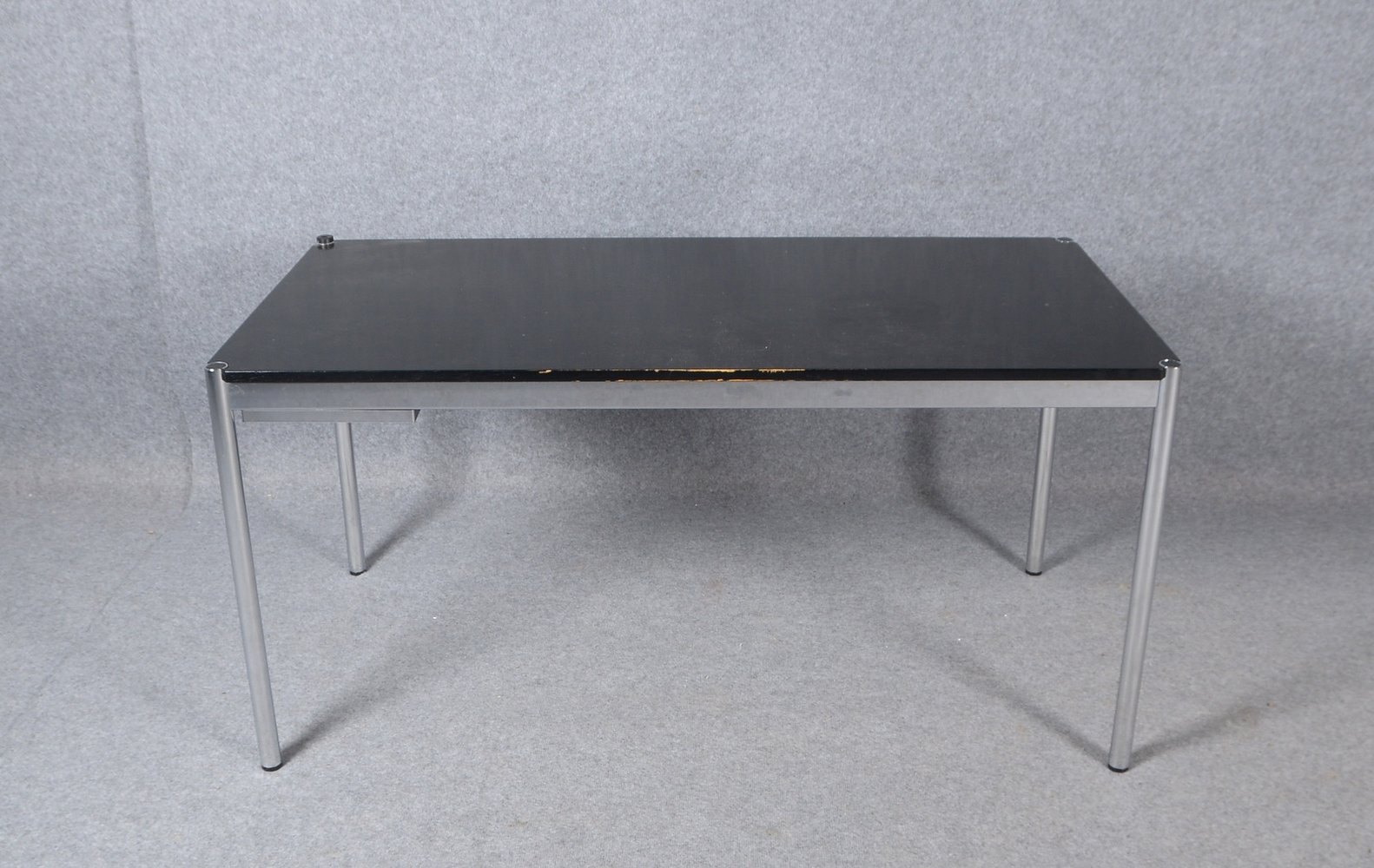 USM Haller, Schreibtisch, Eiche schwarz, Chrom-Gestell/Beine, mit 1 kl. Auszug