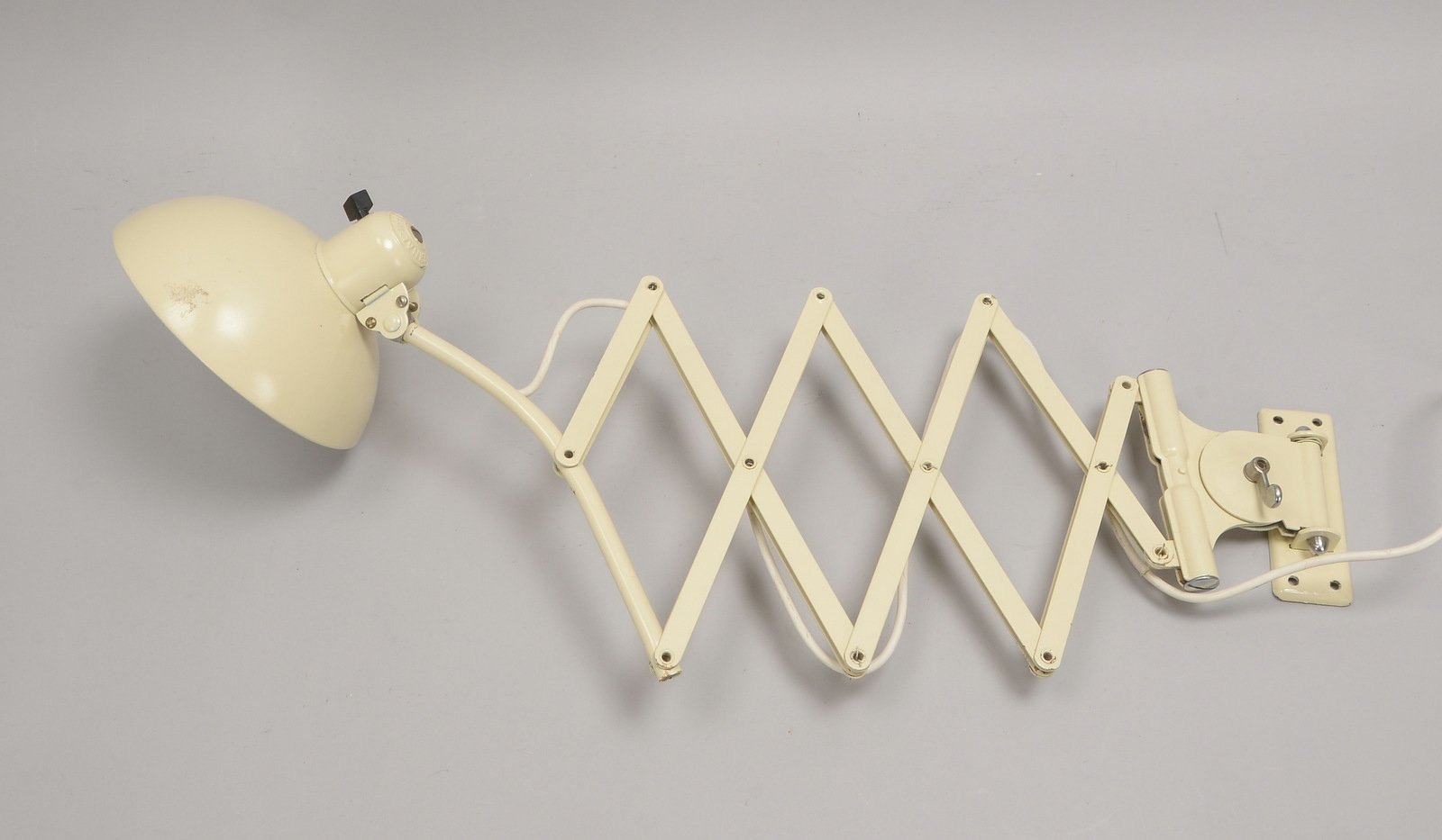 Kaiser Idell, Schreibtischlampe, Scheren-Auszugsarm, schwenkbar, orig. Lackierung