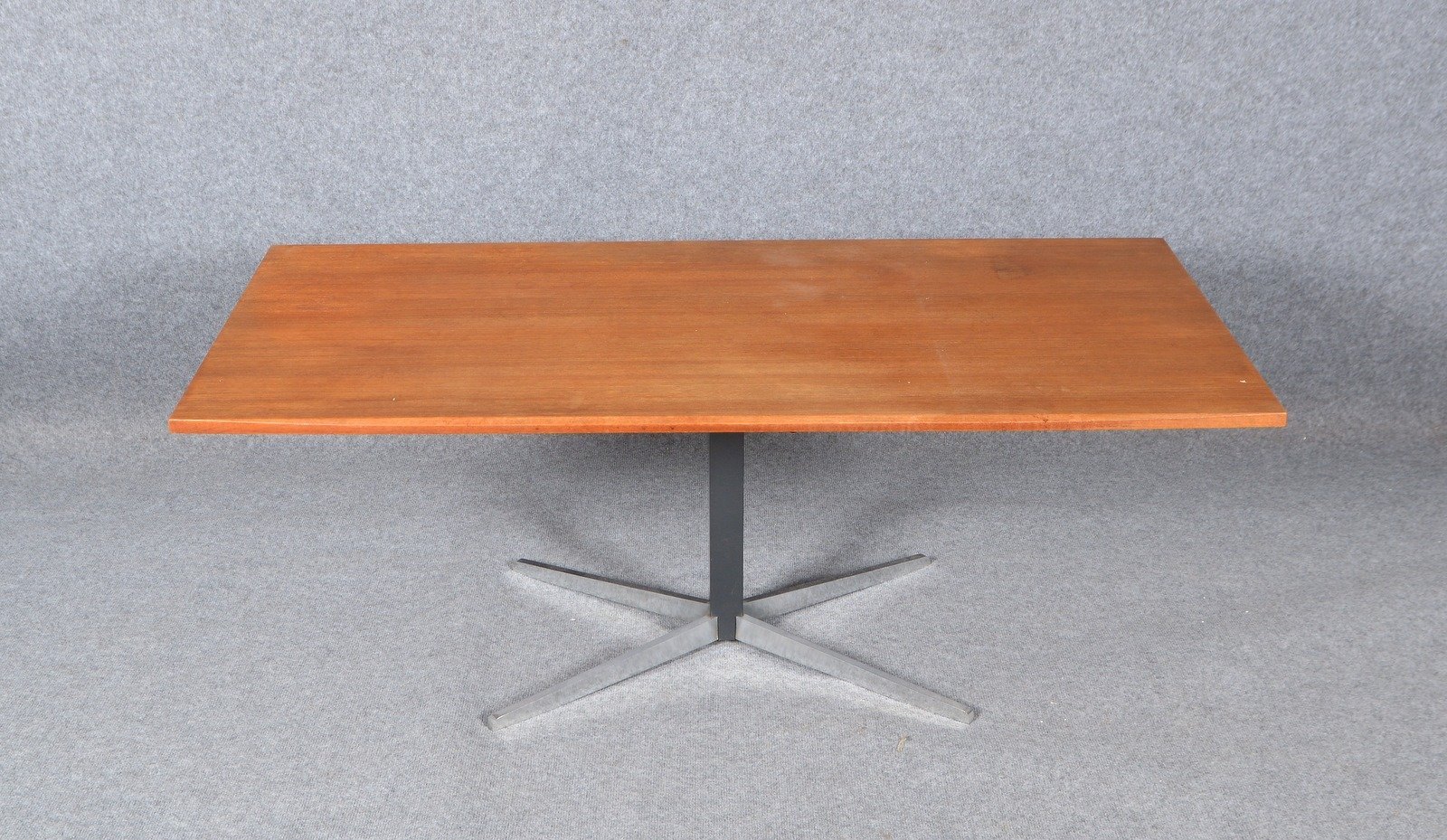 Wilhelm Renz, Designer-Couchtisch, Teakholzplatte/Vierkant-Stahlfuß, verstellb.