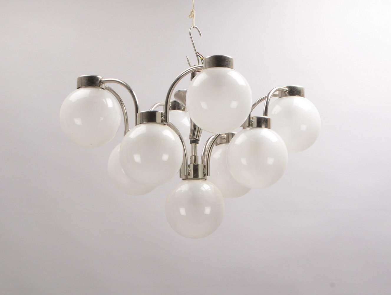 Deckenlampe, 9-flammig, verchromtes Stahlrohr und Kugelglas/inwendig mattiert