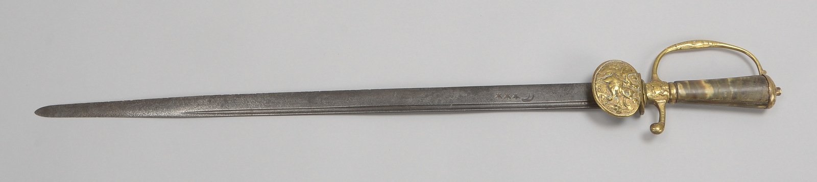 Hirschfänger, gekehlte Rückenklinge beids. gemarkt, Messing/Griff aus Horn; Länge 69 cm
