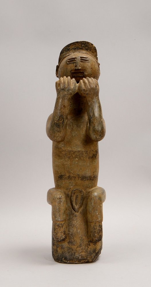 Steinskulptur, 'Nackte mit erhobenen Händen' ,