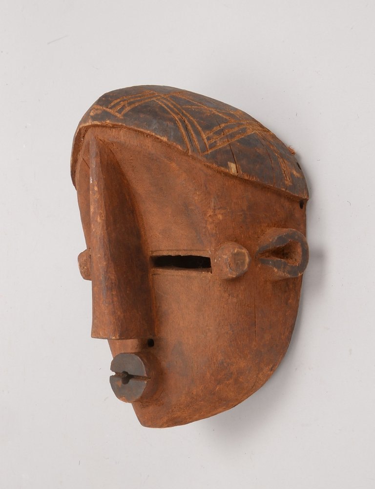 Tanz-/Ritualmaske, Holz geschnitzt, stilis. 'Männerkopf'/Haare aus geritzte Musterung