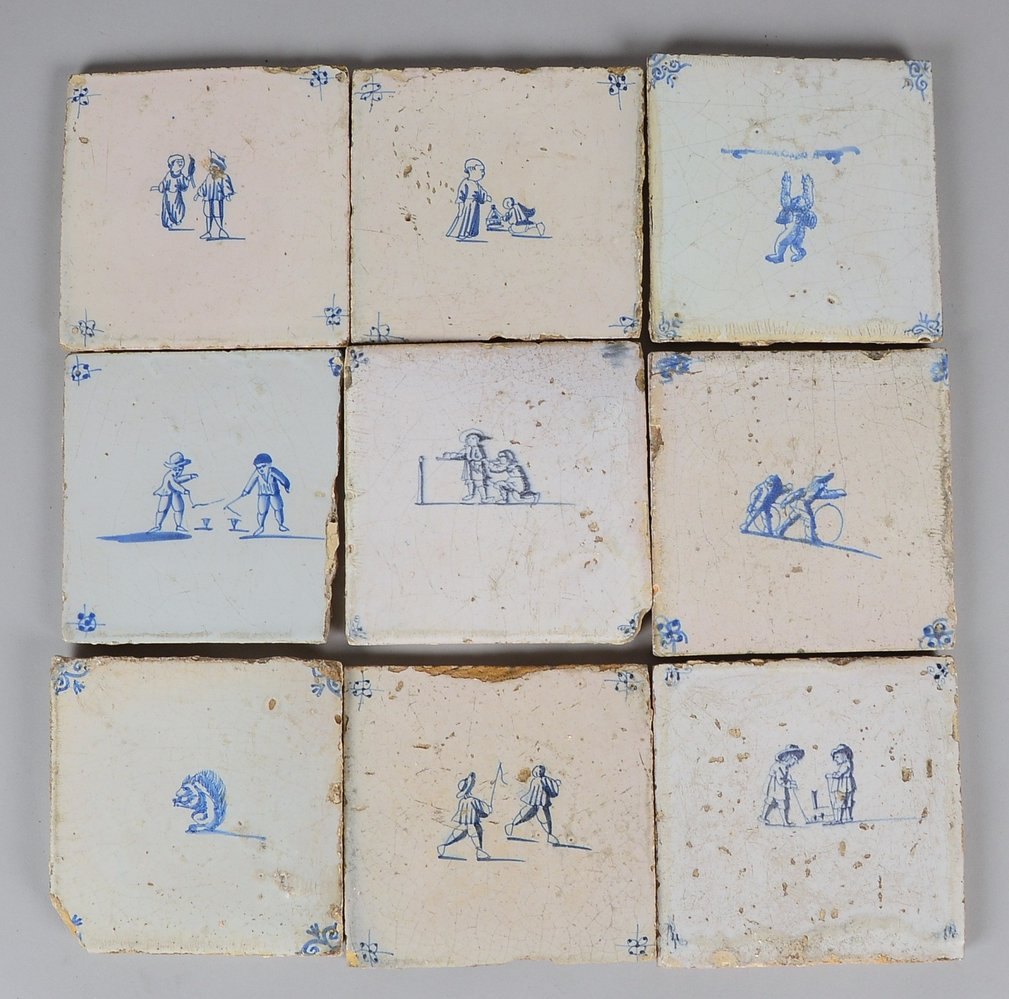 Kl. Konvolut antiker Fliesen (18. Jh.), 9 Stück; Maße jeweils 13 x 13 cm (starke Gebr.-Spuren)