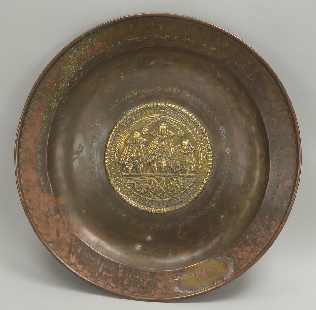 Beckenschläger-Teller (19. Jahrhundert), Metall handgetrieben; Durchmesser Ø 56 cm