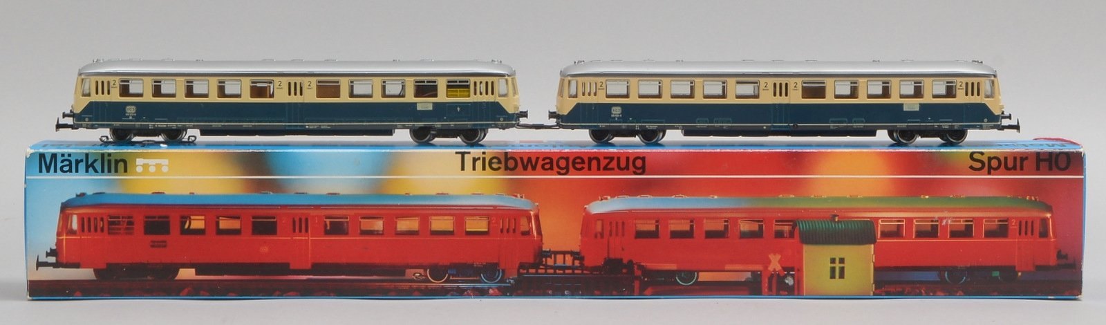 2 Sammlerloks, Märklin, 'Spur H0': Akku-'Triebwagen 3028' und '4028', neuw.