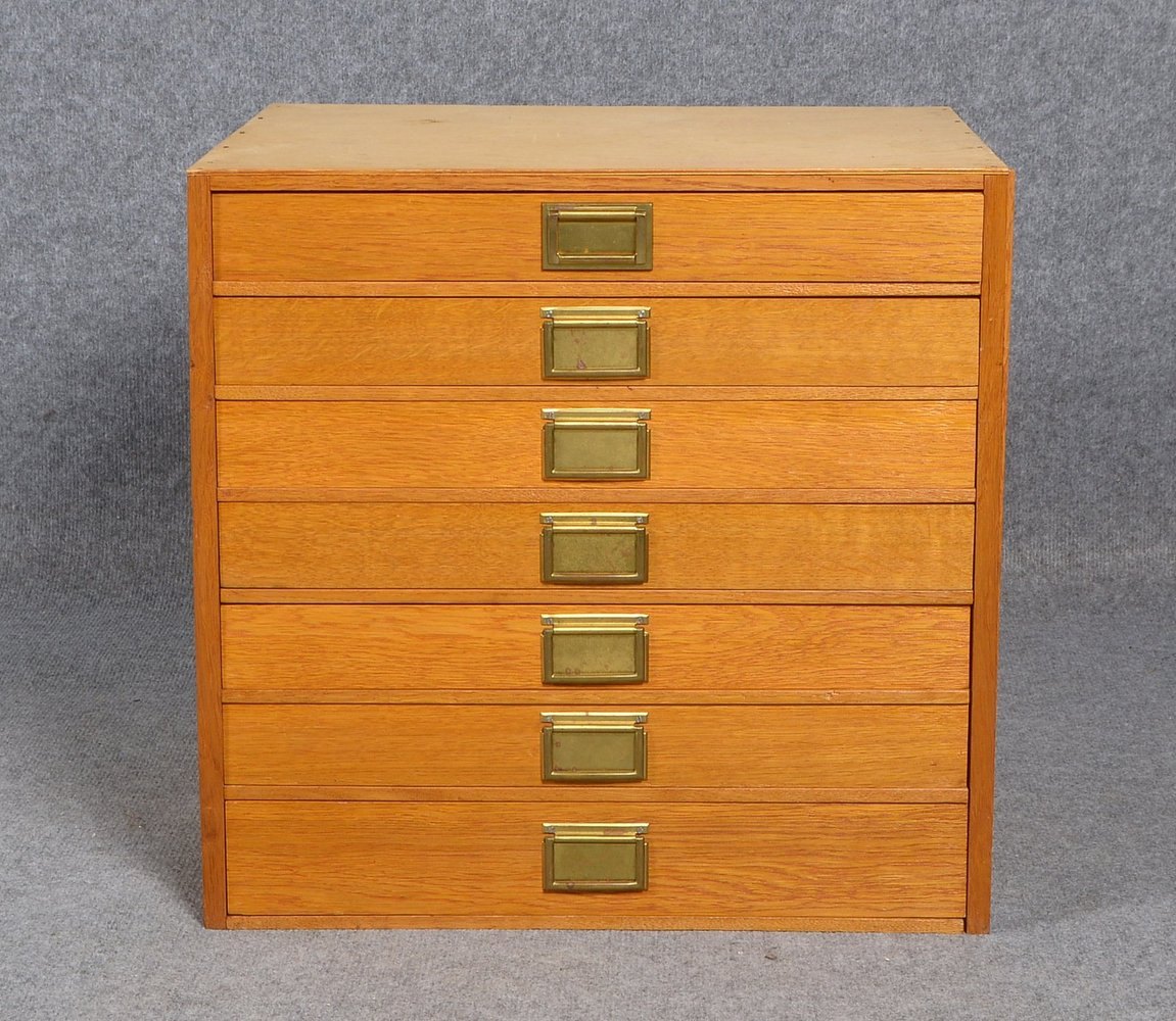 Besteckkasten, Holz, 7-schübig/jeweils mit Filzbezug in Weinrot; Maße 50 x 50 x 41 cm