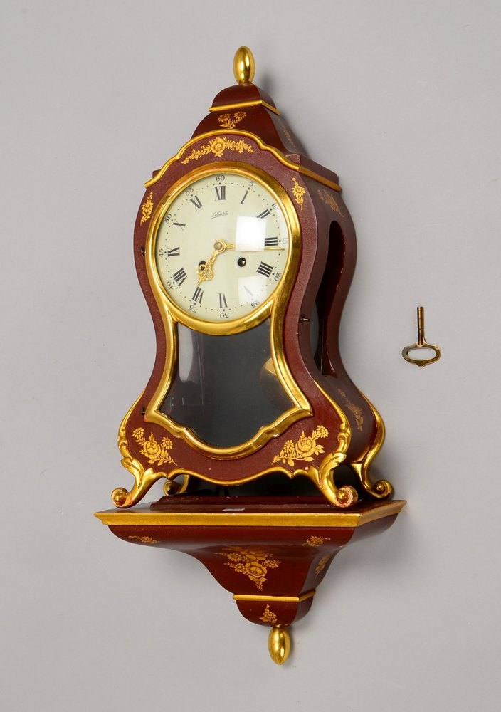 Tischuhr, Le Castel, 'Neuenb. Pendule', Holz-Gehäuse mit Malerei, Ankerwerk, Schlag auf Glocke