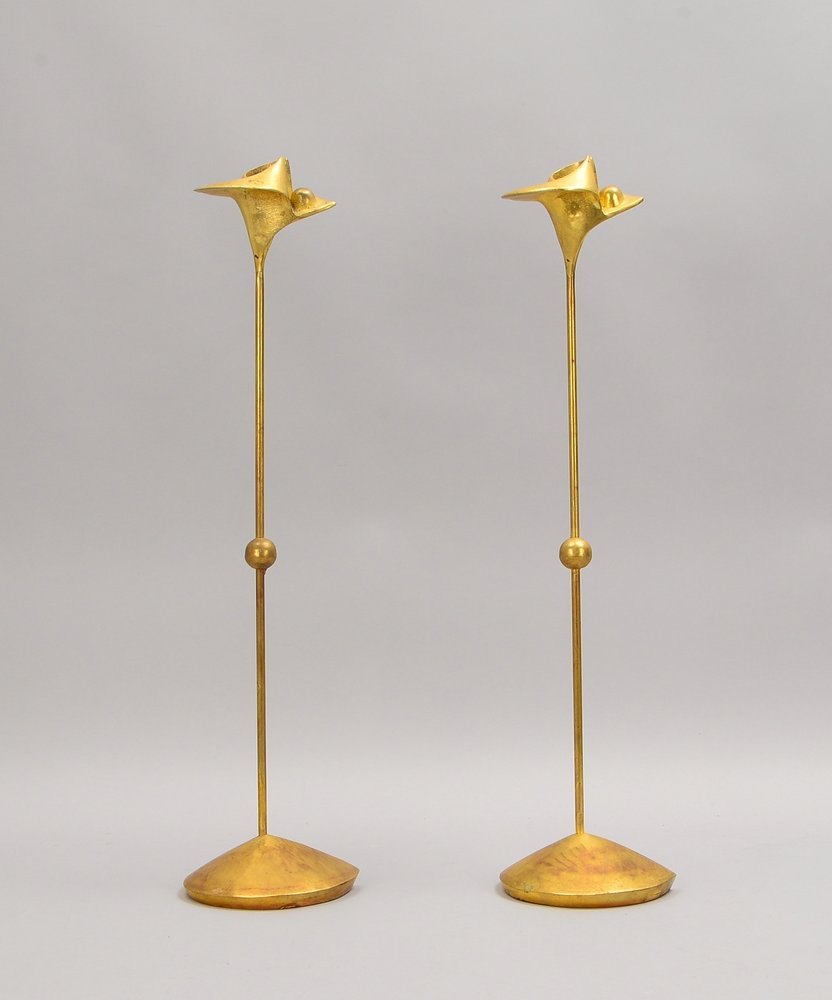 Paar Kerzenständer (in Jugendstil-Gestaltung), Bronze, jeweils 1-flammig; Höhe 58 cm