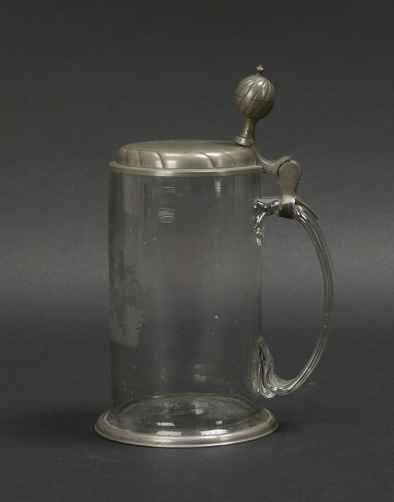 Zinndeckel-Glashumpen (18. Jh.), aufgeschmolzener Henkelansatz, mit Abriss