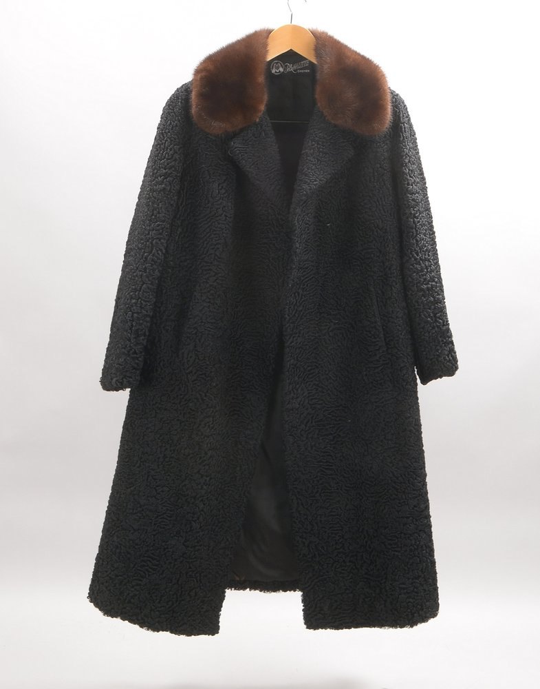 Damen-Pelzmantel, schwarzer Persianer, brauner Pelzkragen - guter Tragezust.; Größe ca. 42