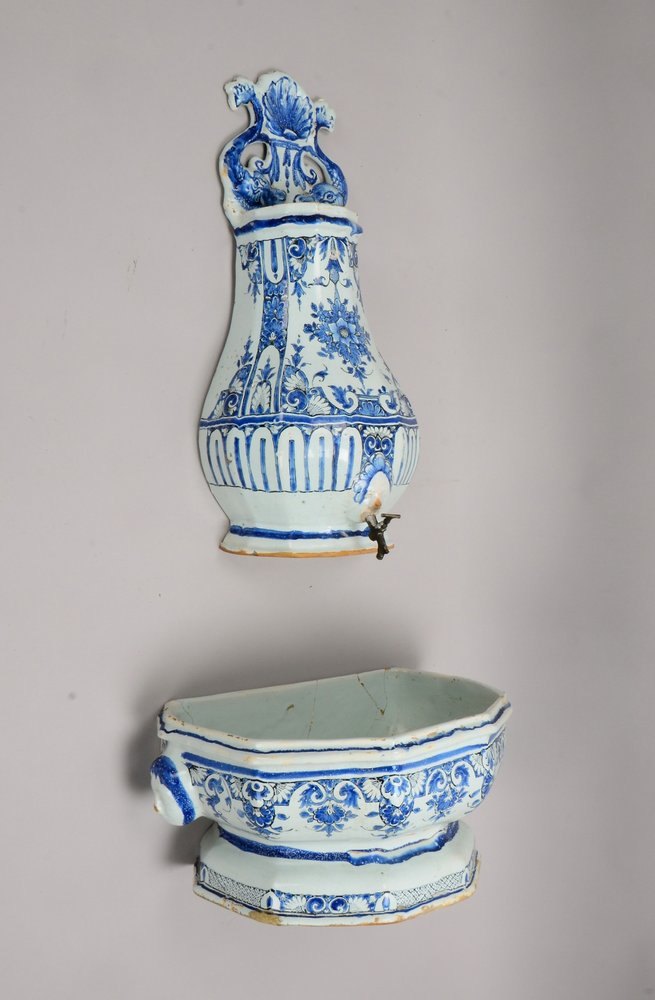 Antikes Lavabo, Fayence mit blauer Unterglasurmalerei - restauriert/neu befestigt