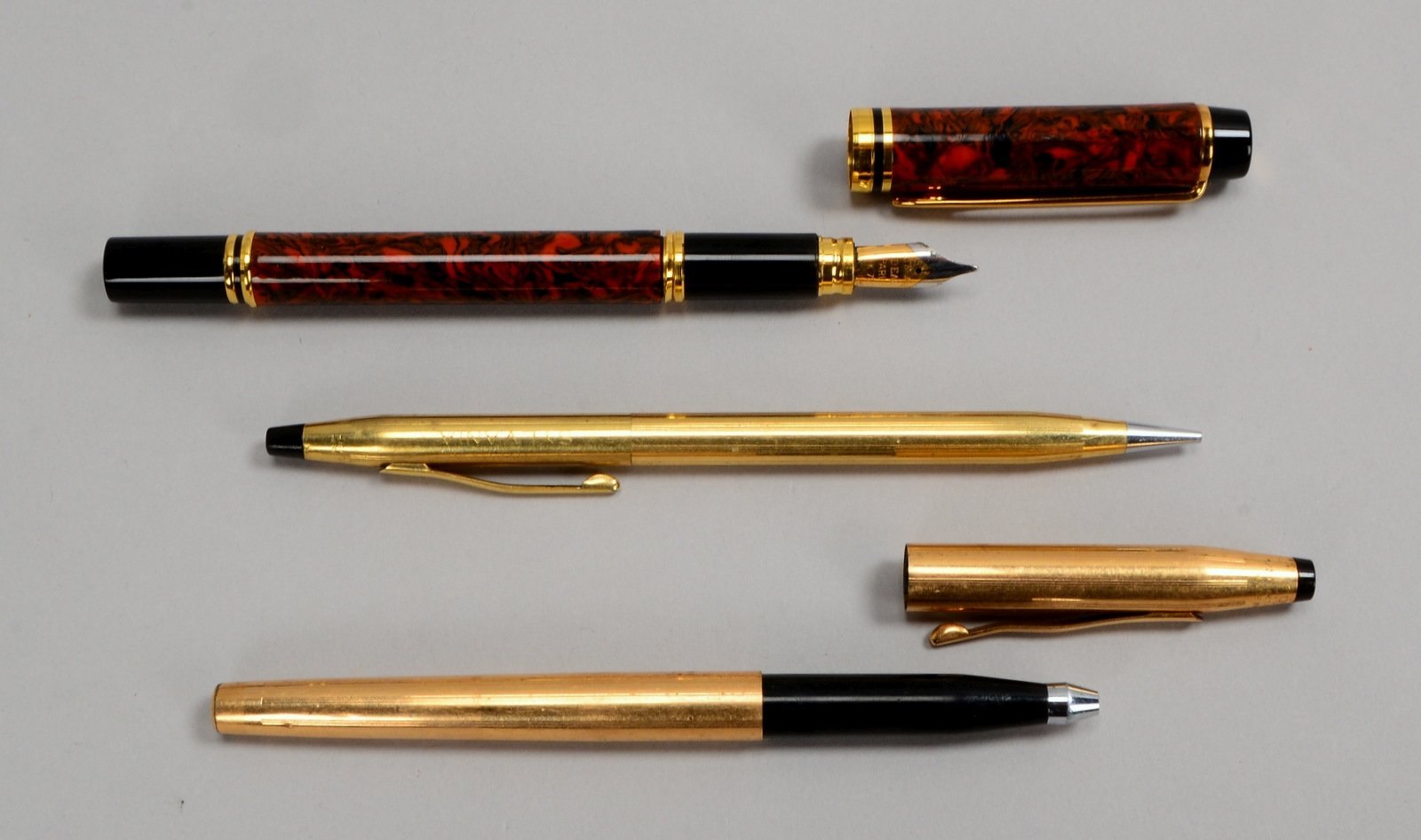 Waterman-Füllfederhalter mit 18 kt Goldfeder, sowie Cross-Kugelschreiber und Drehbleistift