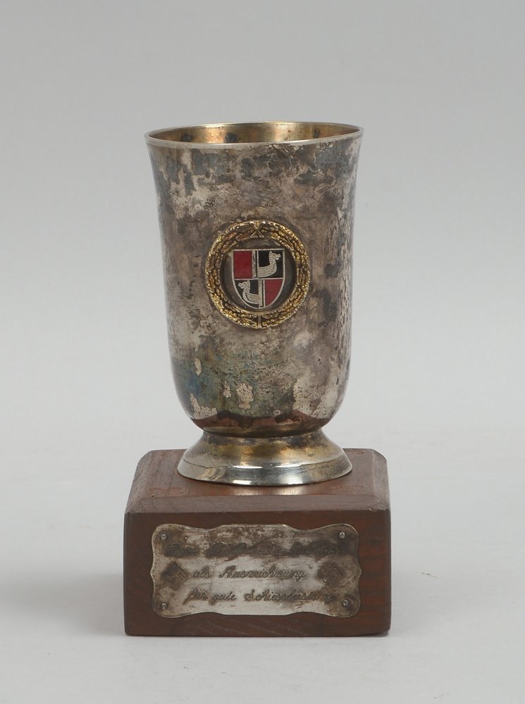 'Kriegsmarine'-Preisbecher ('II. WK'), bez. 'Schlachtschiff Tirpitz, Art.-Waffenpreis 1940'