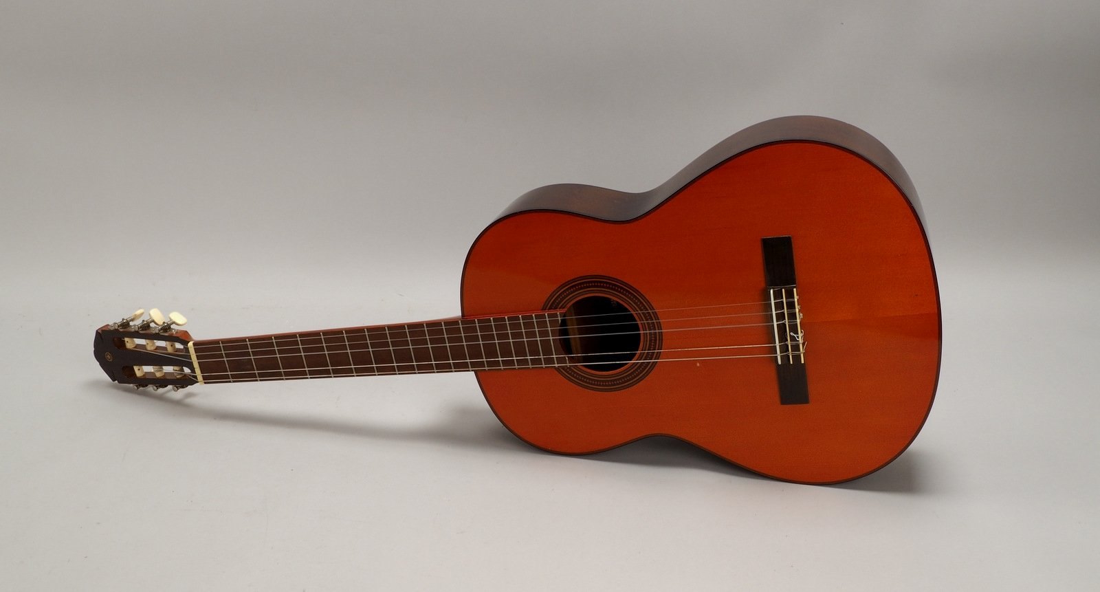 Konzertgitarre, Yamaha 'G-55', 6-saitig - in Transporthülle (einzelne Saite fehlt)