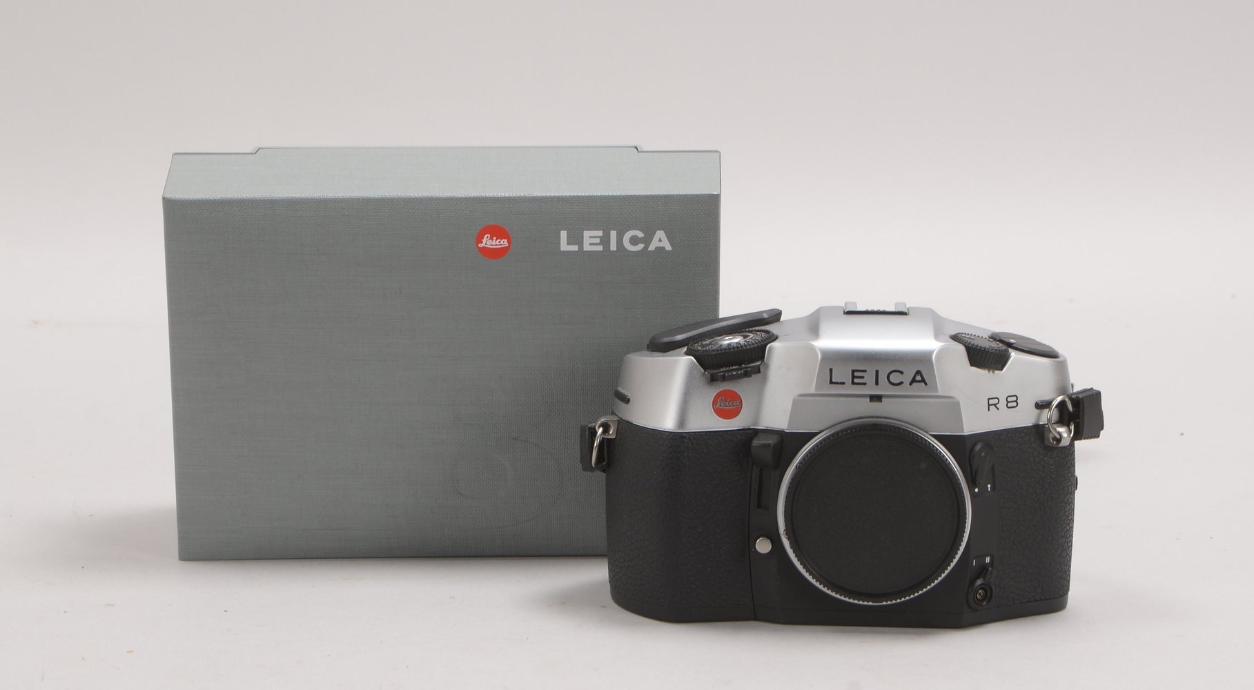 Spiegelreflex-Kamera Leica 'R8', in Silber, sehr gepflegt, orig. Box/Karton und Papiere
