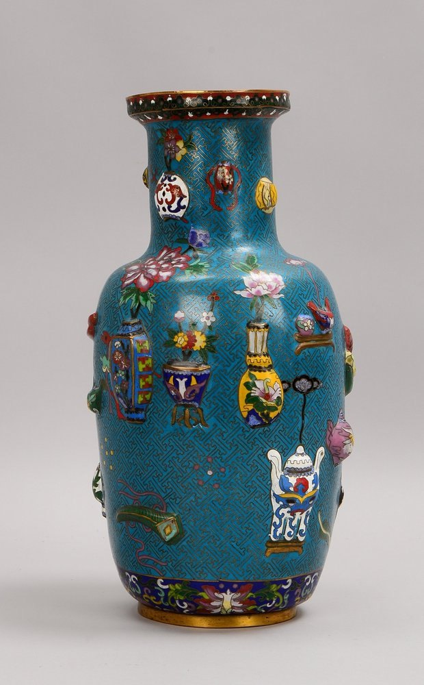 Vase, Cloisonné-Technik, ovoider Korpus, polychr. Dekor/teils erhaben; Höhe 37 cm