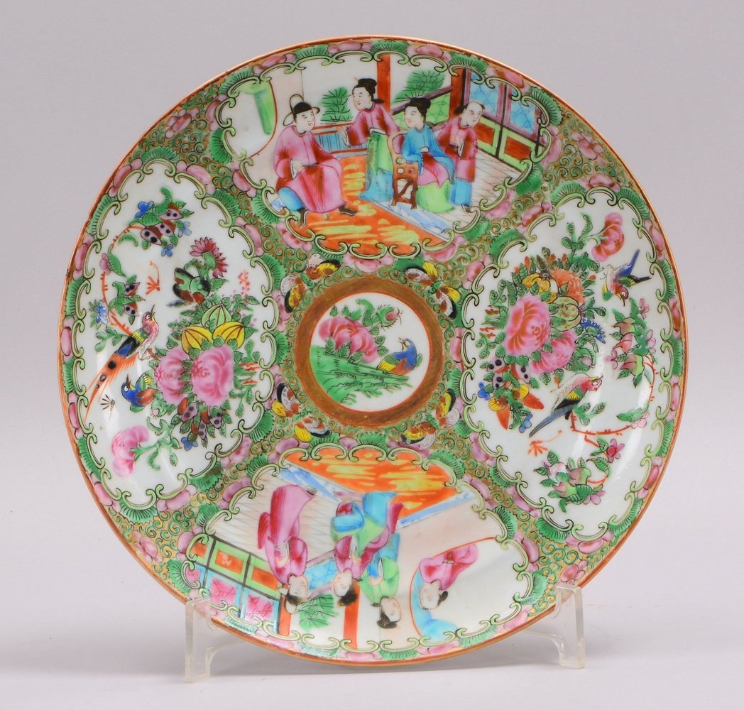Porzellanteller, 4x Reserven mit polychr. Malerei ('Hofszenen'/Naturmotiv), ungemarkt; Ø 24,5 cm