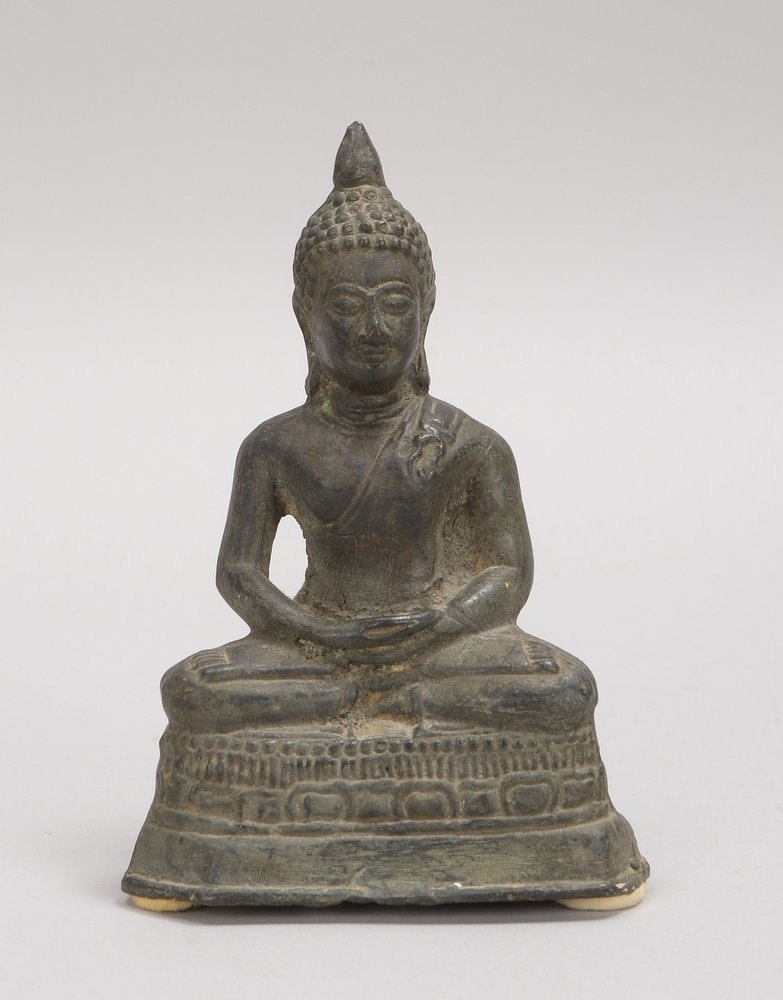 Bronzeskulptur, 'Sitzender Buddha', Figur auf Lotussockel - Hohlguss/gefüllt; Höhe 13 cm