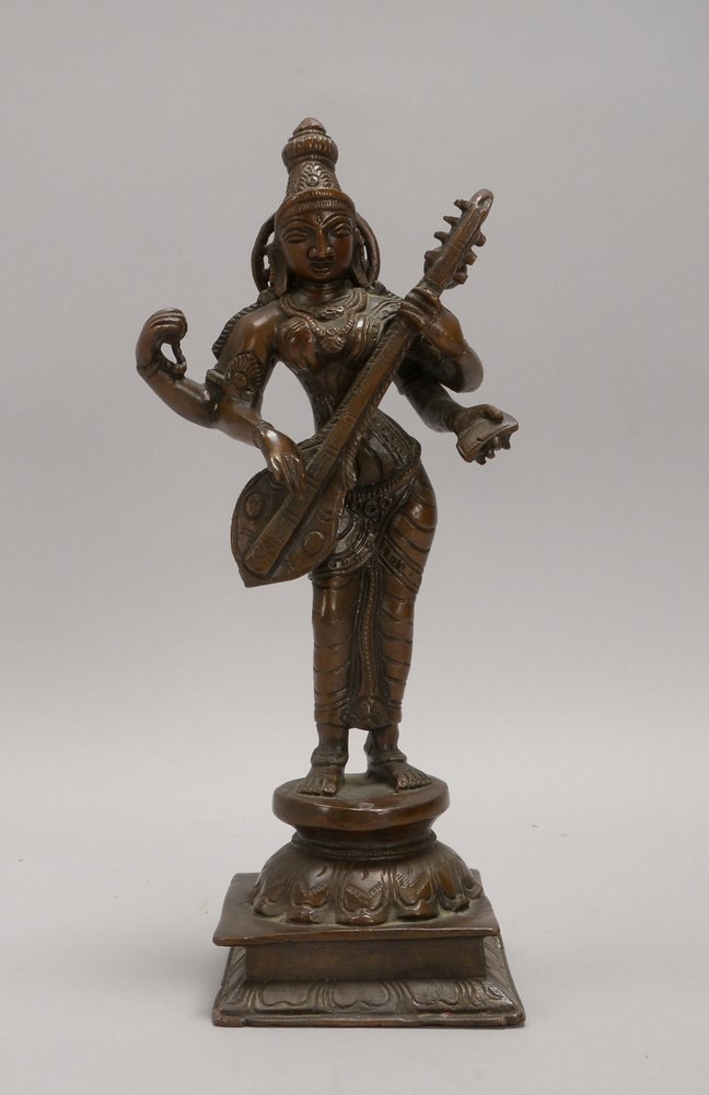 Bronzeskulptur, 'Mandolinenspielerin', als 4-armige Figur dargestellt; Höhe 30 cm
