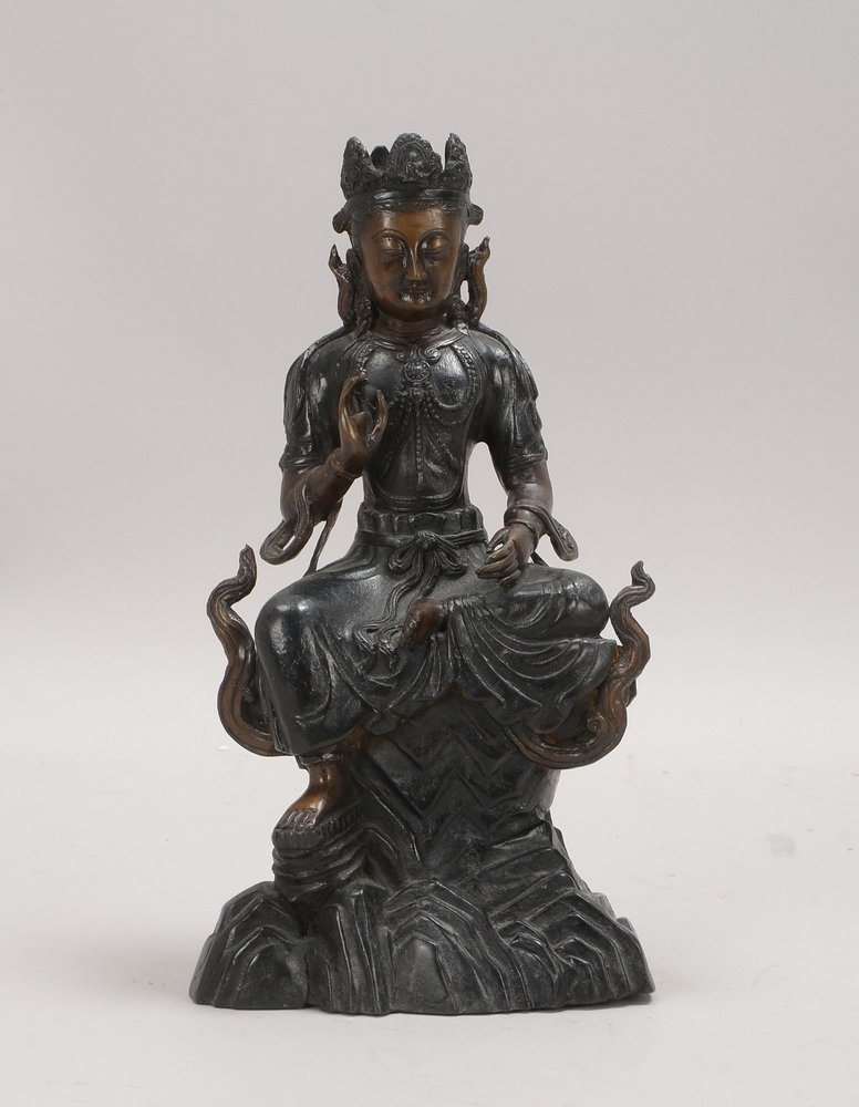 Bronzeskulptur, 'Sitzende Gottheit' (in medit. Haltung), 2-farbig - Hohlguss