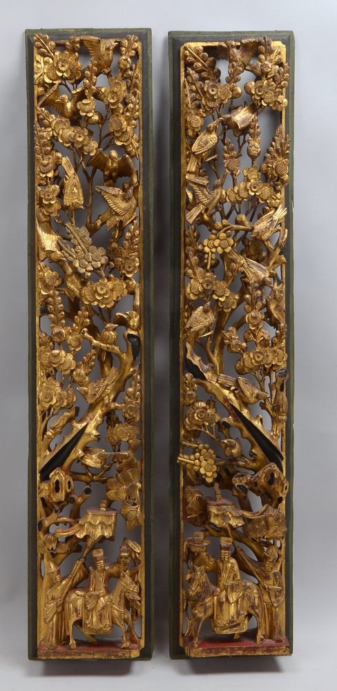 Paar Kanton-Schnitzereien, durchbr./figürl. Darstellungen, mit Rotlack/Gold