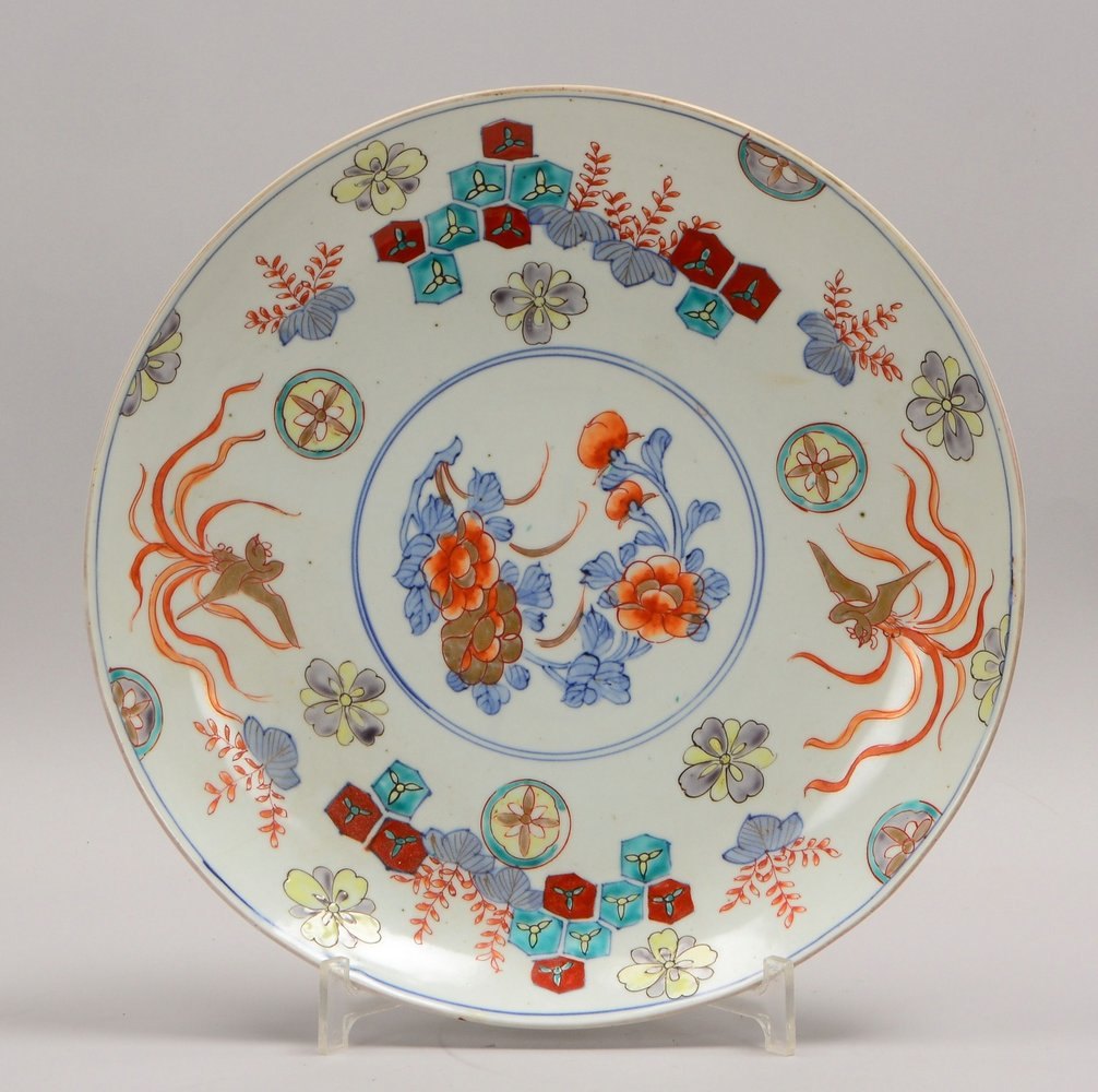 Antike Schale, polychrom und goldstaffiert, Vier-Zeichen-Marke unter Glasur