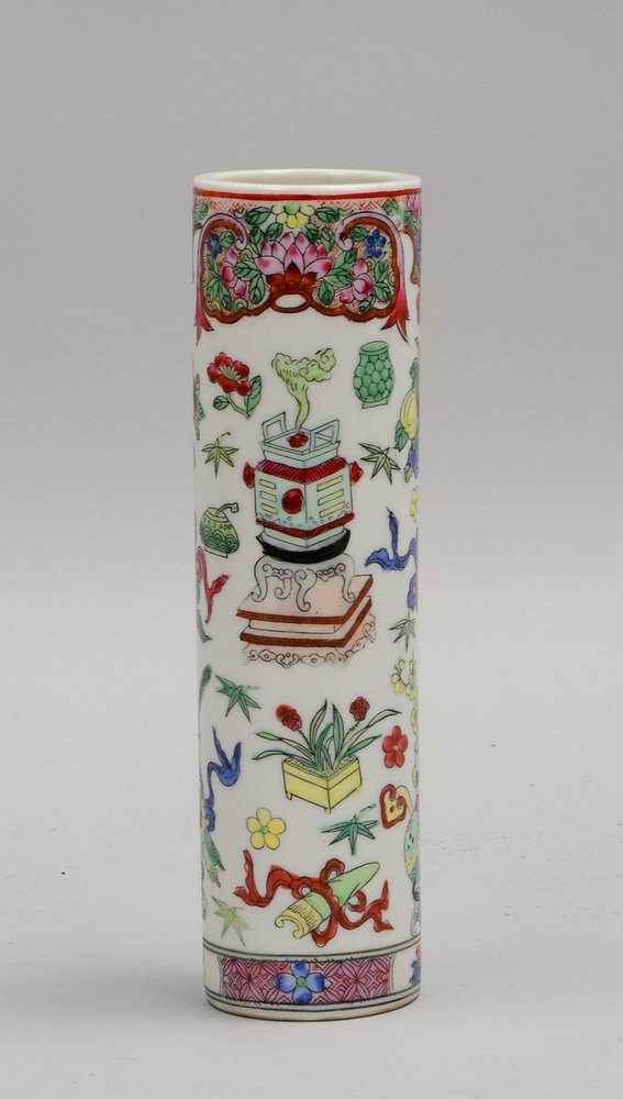 Räucherstäbchen-/Pinselhalter, Porzellan, zylindr. Korpus, polychr. Dekor, im Boden gem.