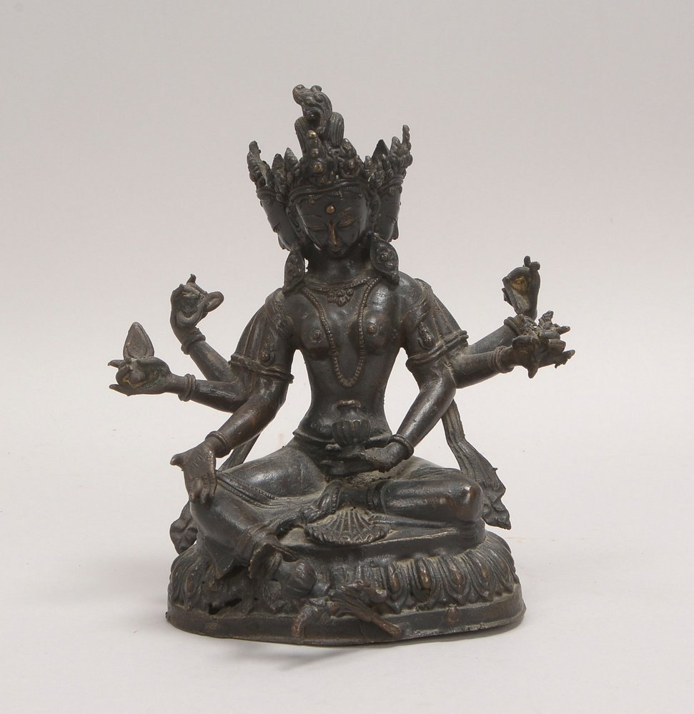 Bronzefigur, antik, 'Ushnishavijaya', 3-köpfig/8-armig mit Attributen; Höhe 18 cm