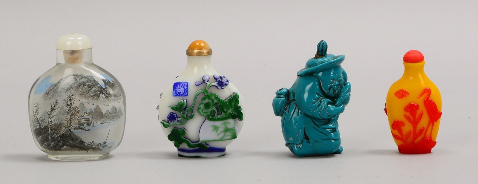 4 Snuff Bottles, verschiedene Materialien/Ausf., Stöpsel teils fehlend/teils nicht orig.