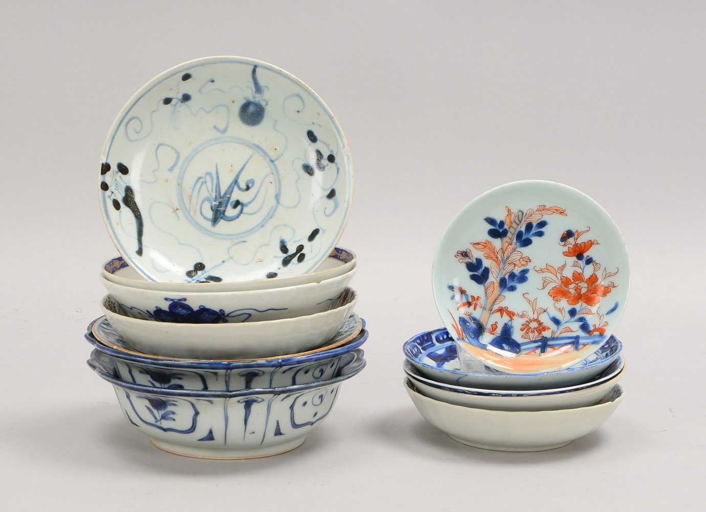 13 Porz.-Schalen, unterschiedliche Größen/Dekore und Zustände; Durchmesser bis Ø 17,5 cm