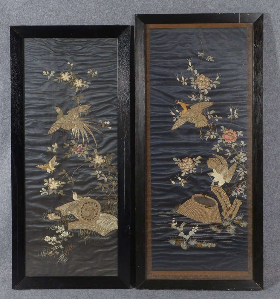 2 große Seidenstickereien, 'Vögel in Landschaft', hinter Glas gerahmt