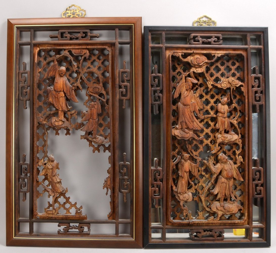 Paar Wandkassetten, Holz durchbr. gearb./beschnitzt, 1x mit Spiegelglas und mit Siegel
