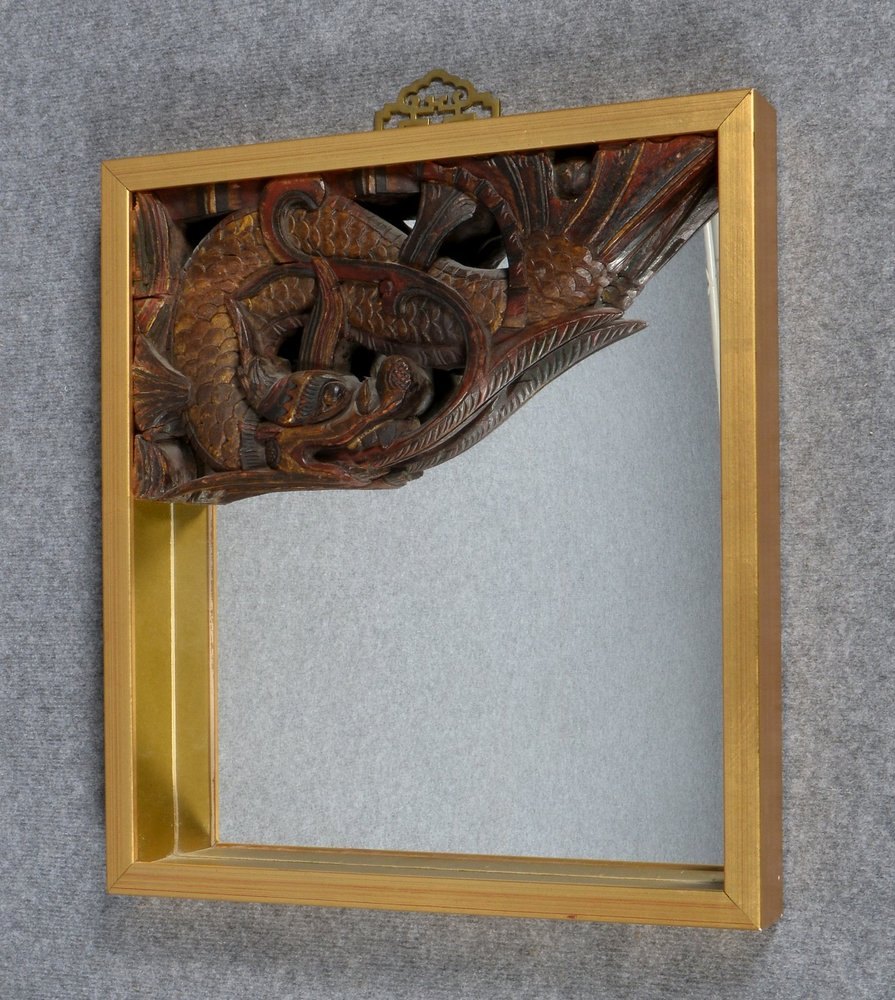 Wandspiegel, Hartholz durchbr. geschnitzt, Ecke mit halbplast. Drachenmotiv
