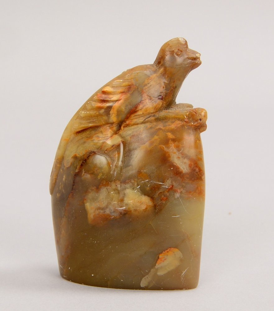 Jade-Figur (China), 'Vogel' - aus Sammlungsauflösung (Figur teils beschädigt)