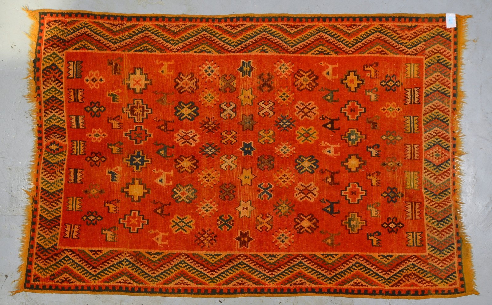 Webteppich (Marokko), orangefarbener Fond, durchgemustert; Maße 150 x 217 cm