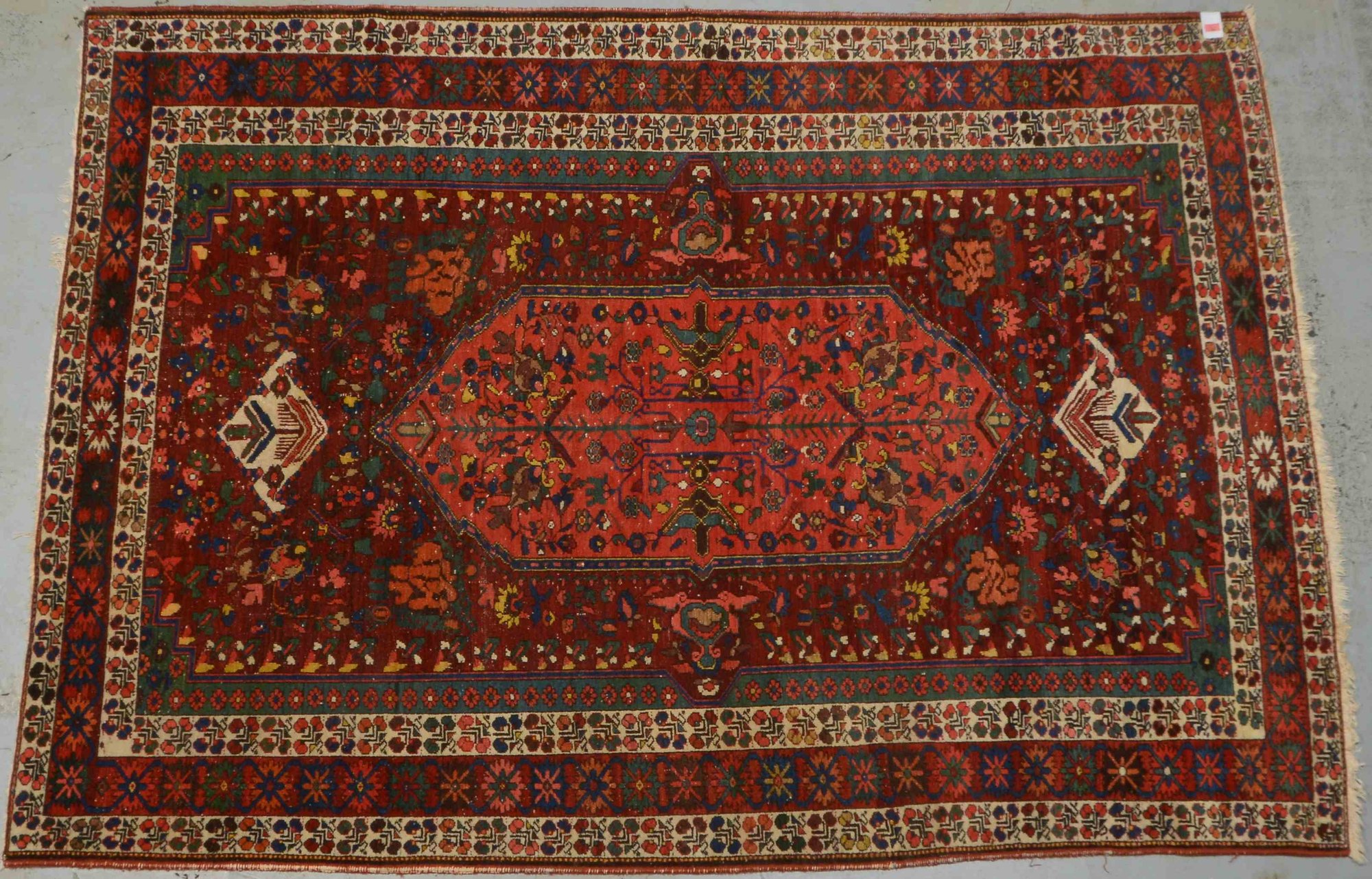 Bakhtiari-Orientteppich, alt, mittelfeine Kn., mit Abrasch, Flor in gutem altersgem. Zust.
